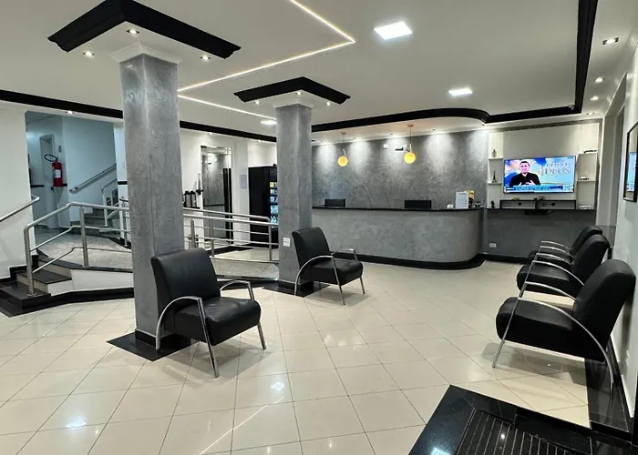 Hotel Monteneve a 2 minutos do Bom Retiro, a 8 minutos da 25 de Março e ao lado do Comando Geral da Guarda Metropolitana