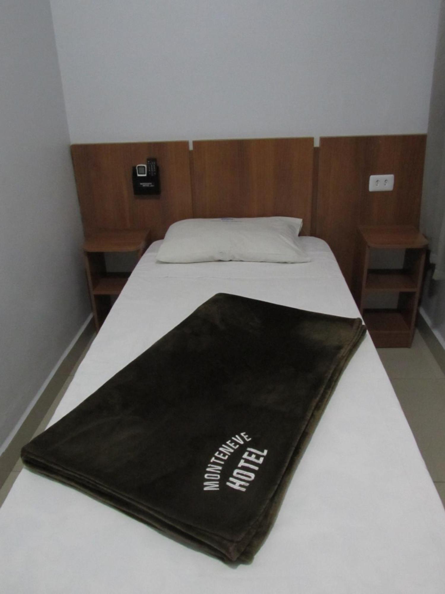 Hotel Monteneve a 2 minutos do Bom Retiro, a 8 minutos da 25 de Março e ao lado do Comando Geral da Guarda Metropolitana 2* São Paulo